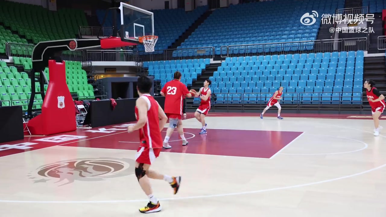 开云官网-中国篮球之队晒中国女篮踩场训练视频：明日开启热身赛征程