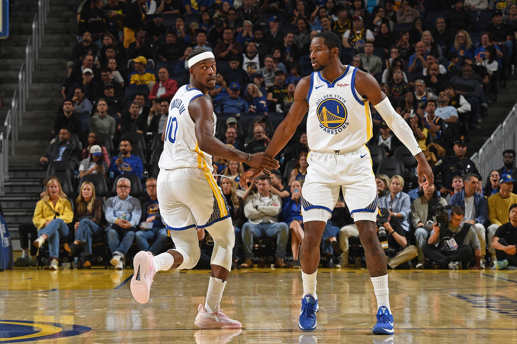 名记：勇士目前对字母哥的报价是库明加+巴特勒+波姐+4首轮2互换