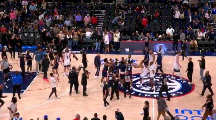 开云入口-有点暖心！快船赛后爆发冲突，竟然因为这个....