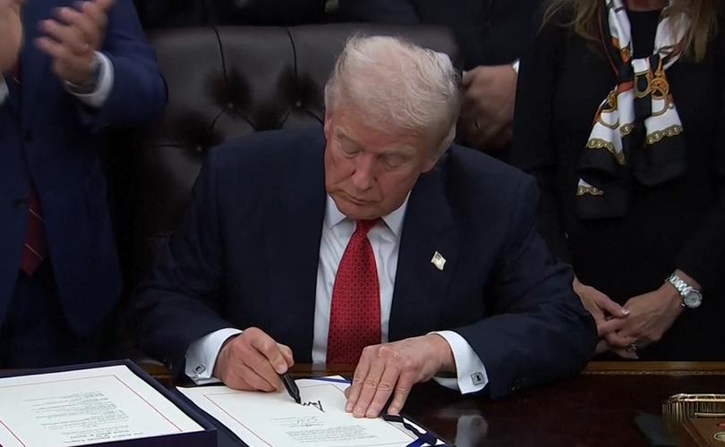 开云APP-为镇伊朗，特朗普下达一项总统令，他断定：这样中俄就不敢出头了