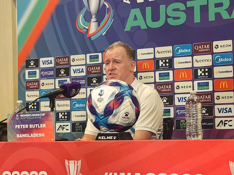 开云在线-孟加拉女足主帅：中国队有时看似势不可挡，但我们绝不退缩